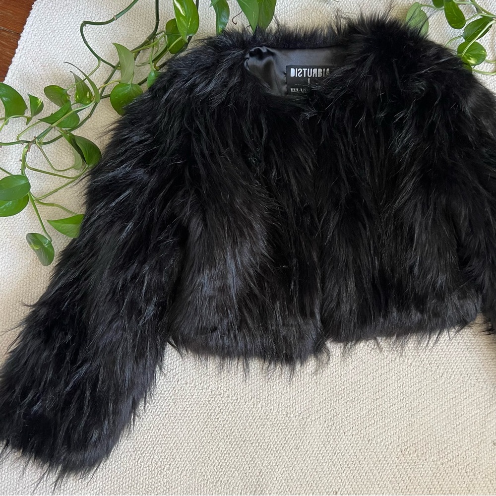 DISTURBIA Marla Black Faux Fur Cropped Jacket Large - Picture 3 of 7